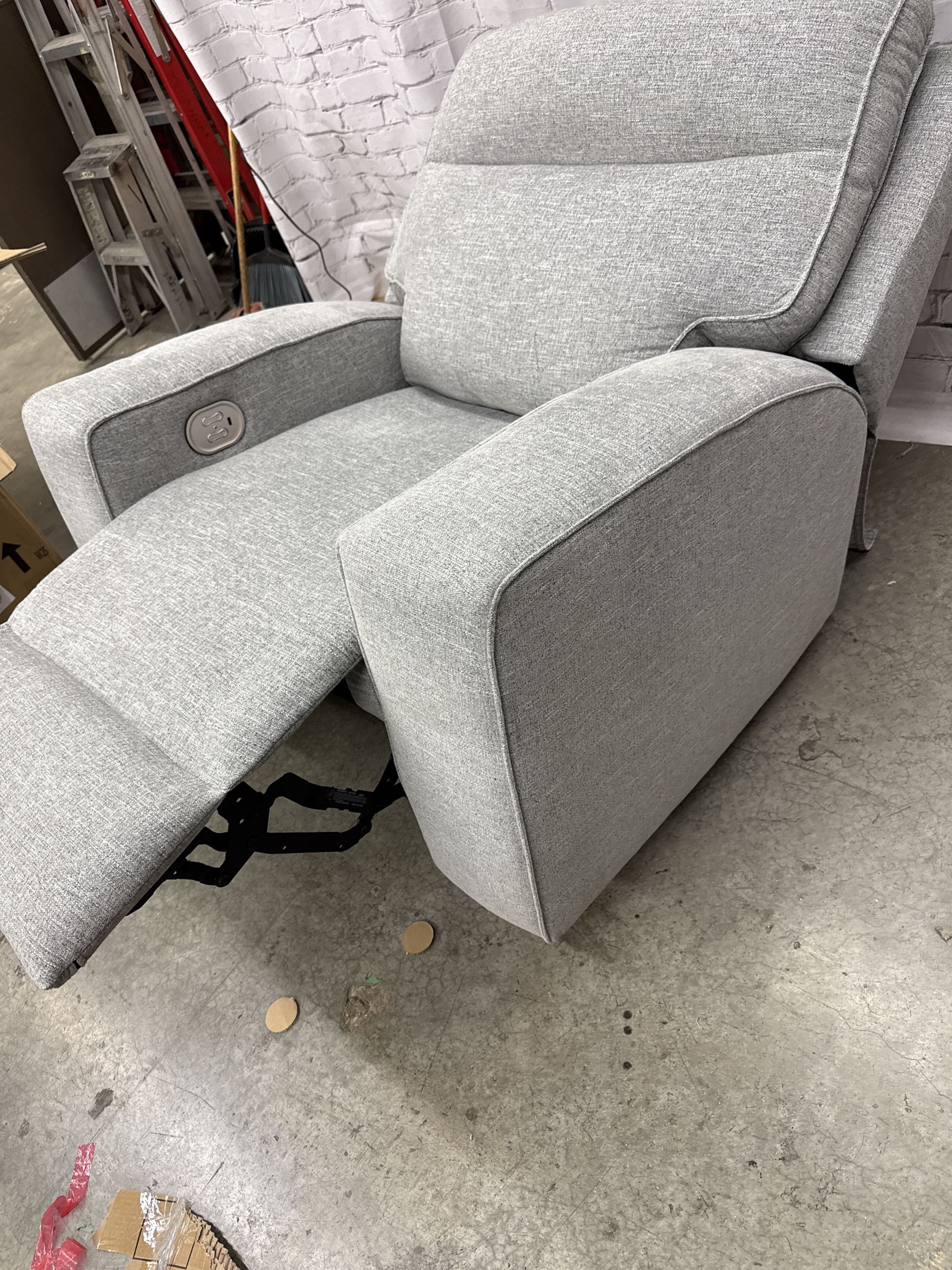 Biscoe-Exclusive Power Recliner with Adjustable Headrest - Gallery Image 12